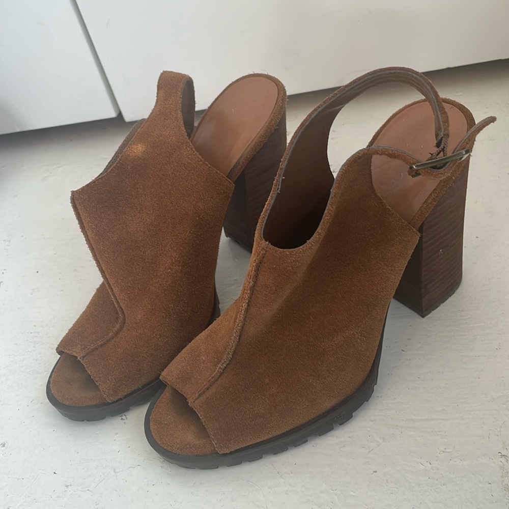Lord & Taylor brown suede heels size 8